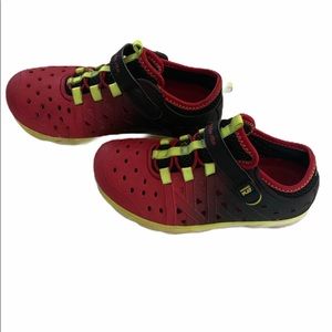 Stride rite made2 play phibian sneaker sandals
